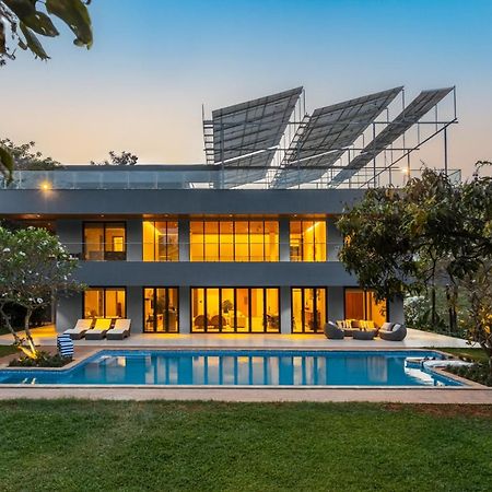 Reflection House By Stayvista With Pool, Terrace Bar, Indoor Games & Exquisite Interiors In A Nutshell Alībāg Buitenkant foto